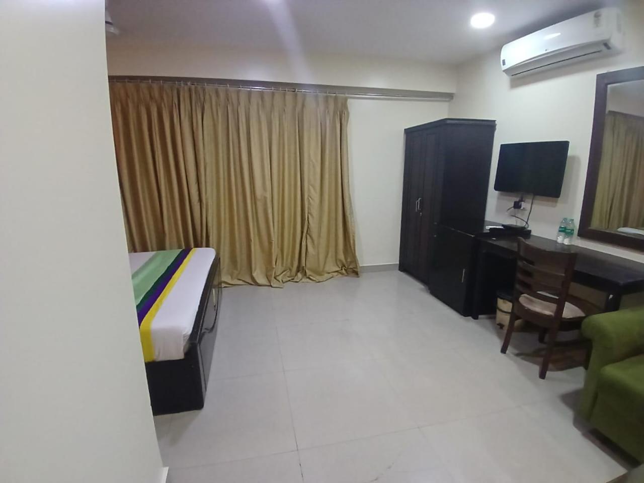 Blossoms Room The Plaza-Luxury Collection- Lakdikapul Hyderabad Esterno foto