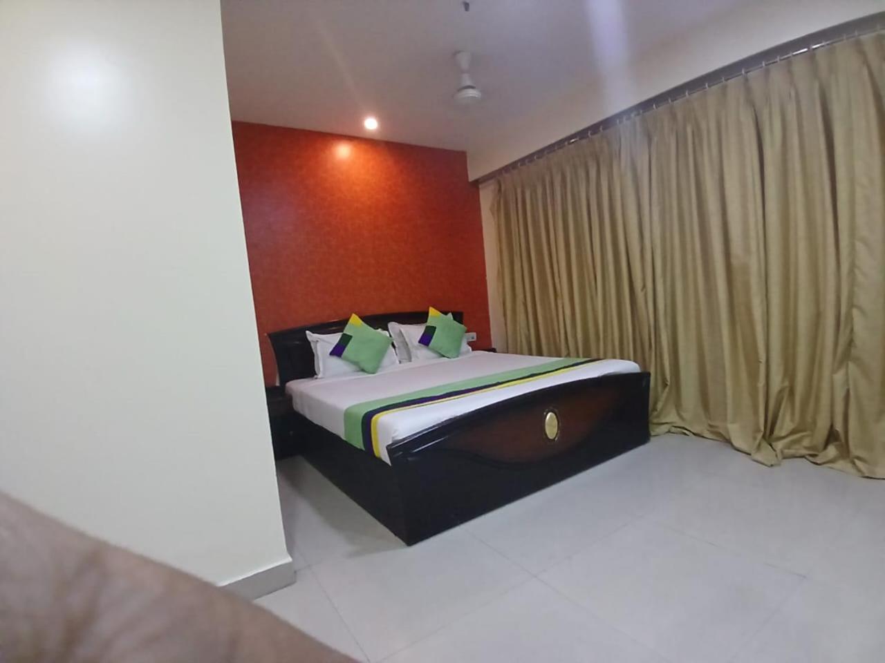 Blossoms Room The Plaza-Luxury Collection- Lakdikapul Hyderabad Esterno foto