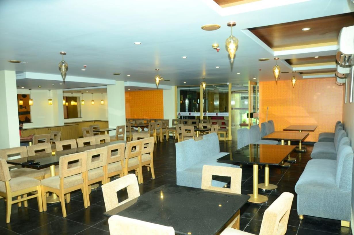 Blossoms Room The Plaza-Luxury Collection- Lakdikapul Hyderabad Esterno foto