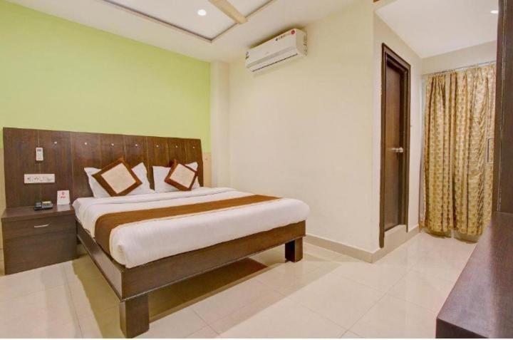 Blossoms Room The Plaza-Luxury Collection- Lakdikapul Hyderabad Esterno foto