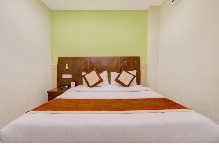 Blossoms Room The Plaza-Luxury Collection- Lakdikapul Hyderabad Esterno foto